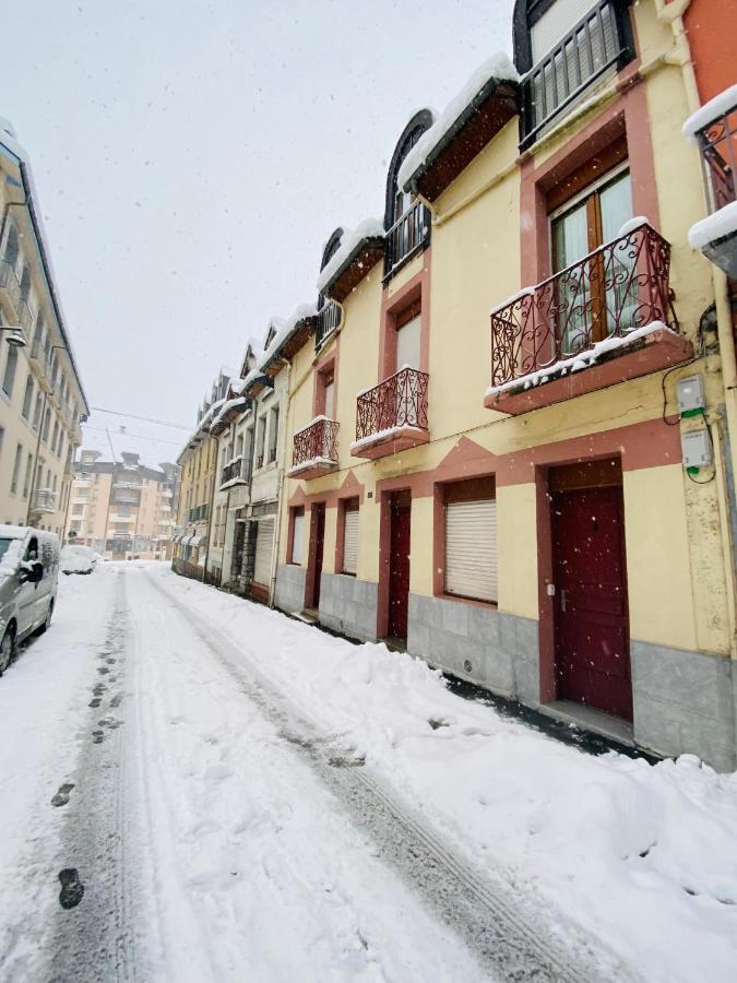 Le Navarre, charmant T2 familial équipé, en rez-de-chaussée, très bien situé en centre ville de Cauterets Esterno foto